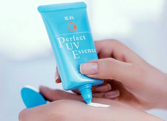  Công nghệ này có tác dụng giữ lại màn dưỡng ẩm tự nhiên của da, cho da ẩm mịn tự nhiên và không gây cảm giác khô căng.