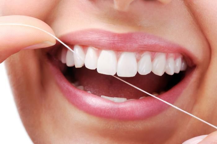 Chỉ Nha Khoa Hương Bạc Hà Jomi Dental Floss Mint giúp bạn dễ dàng loại bỏ thức ăn và mảng bám răng giữa các kẽ răng nhanh chóng, hiệu quả.