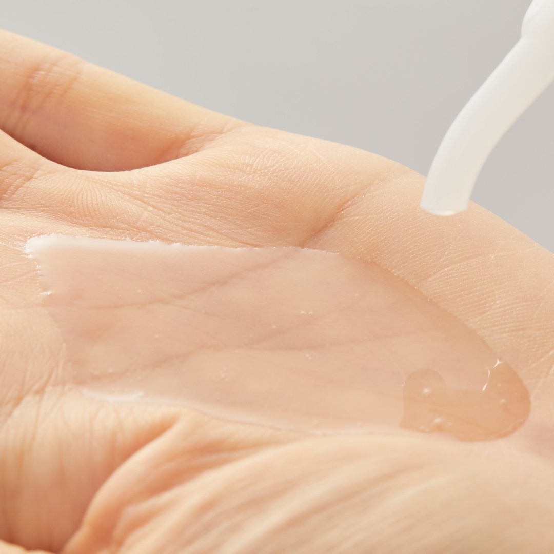 Dầu Tẩy Trang Chifure Cleansing Oil có thể sử dụng cho da mặt và tay ướt