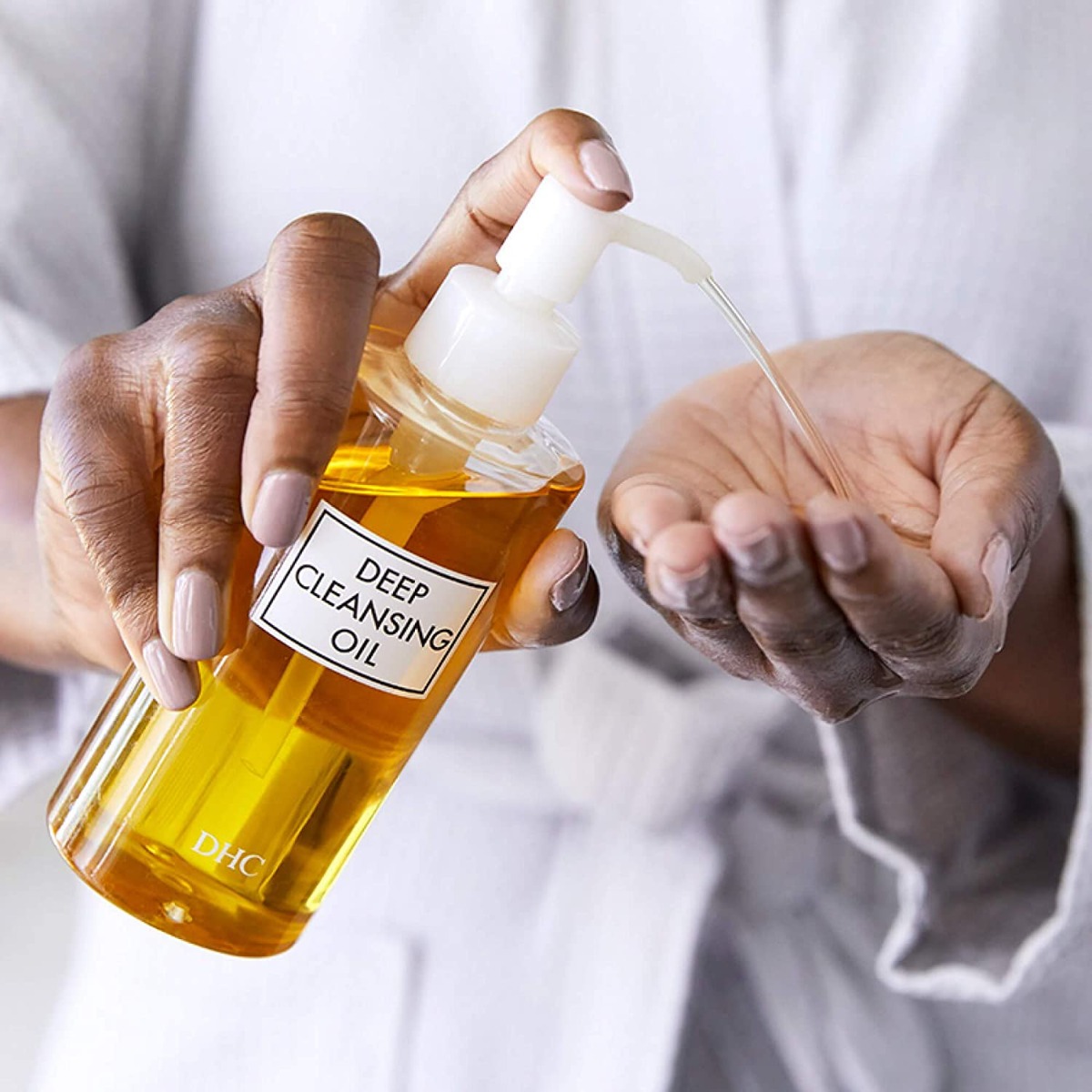 Dầu Tẩy Trang DHC Deep Cleansing Oil thích hợp với mọi loại da, đặc biệt là da khô.