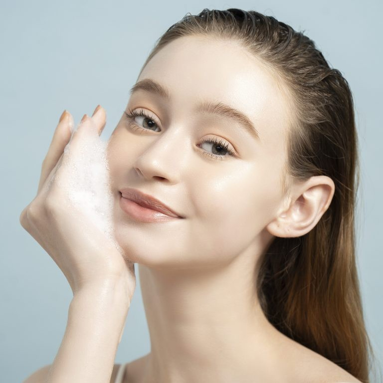 Gel Rửa Mặt Sạch Sâu & Kiểm Soát Mụn Emmié by Happy Skin Pore Purifying & Blemish Control Derma Cleansing Gel hiện đã có mặt tại Hasaki