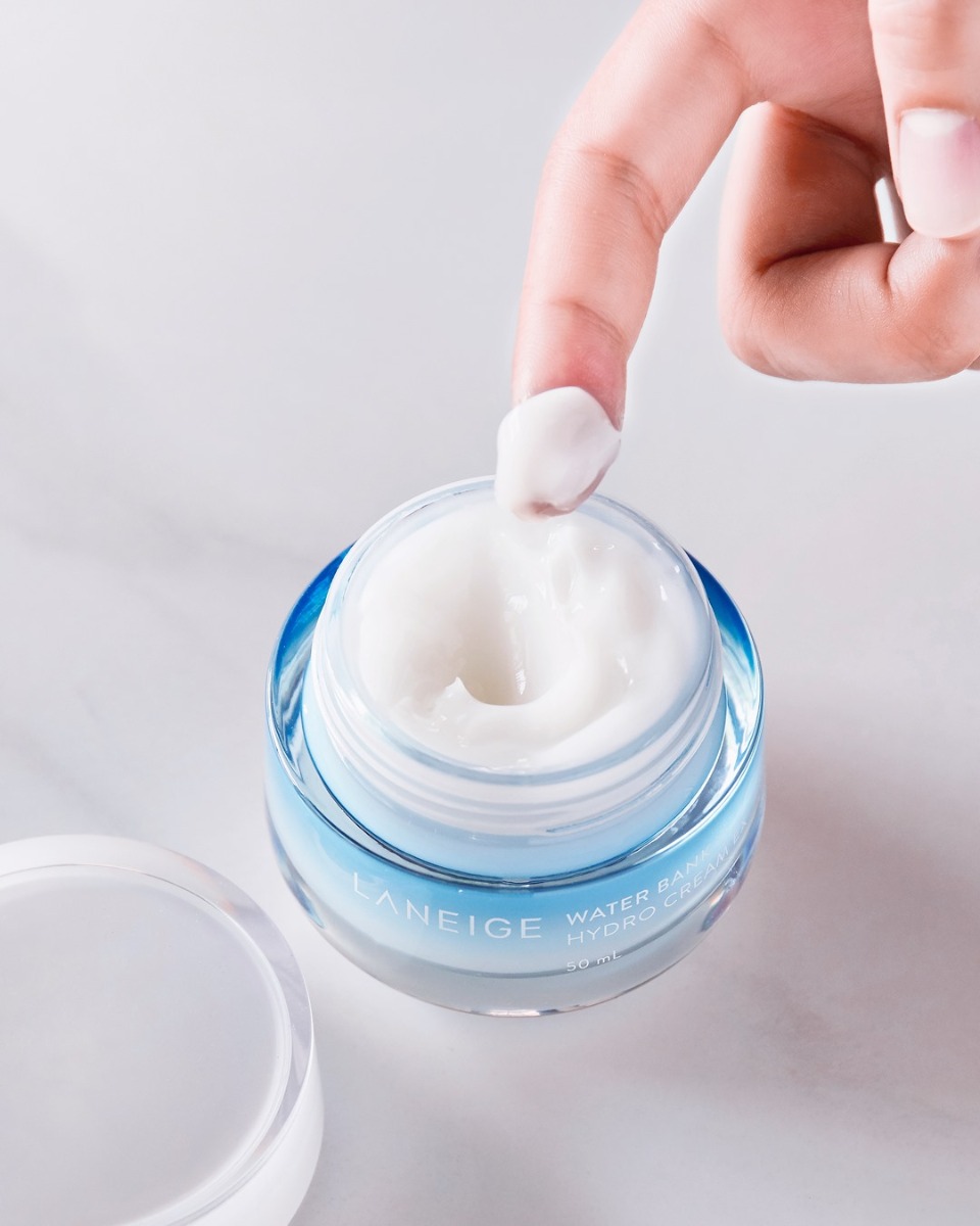 Kem dưỡng Laneige Water Bank Hydro Cream EX dạng gel tươi mát và thấm nhanh trên da