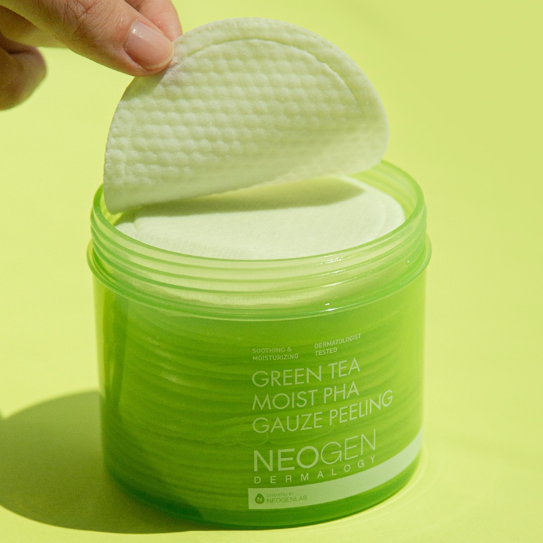 Pad Tẩy Da Chết Trà Xanh Neogen Dermalogy Green Tea Moist PHA Gauze Peeling an toàn cho làn da nhạy cảm - dễ kích ứng.