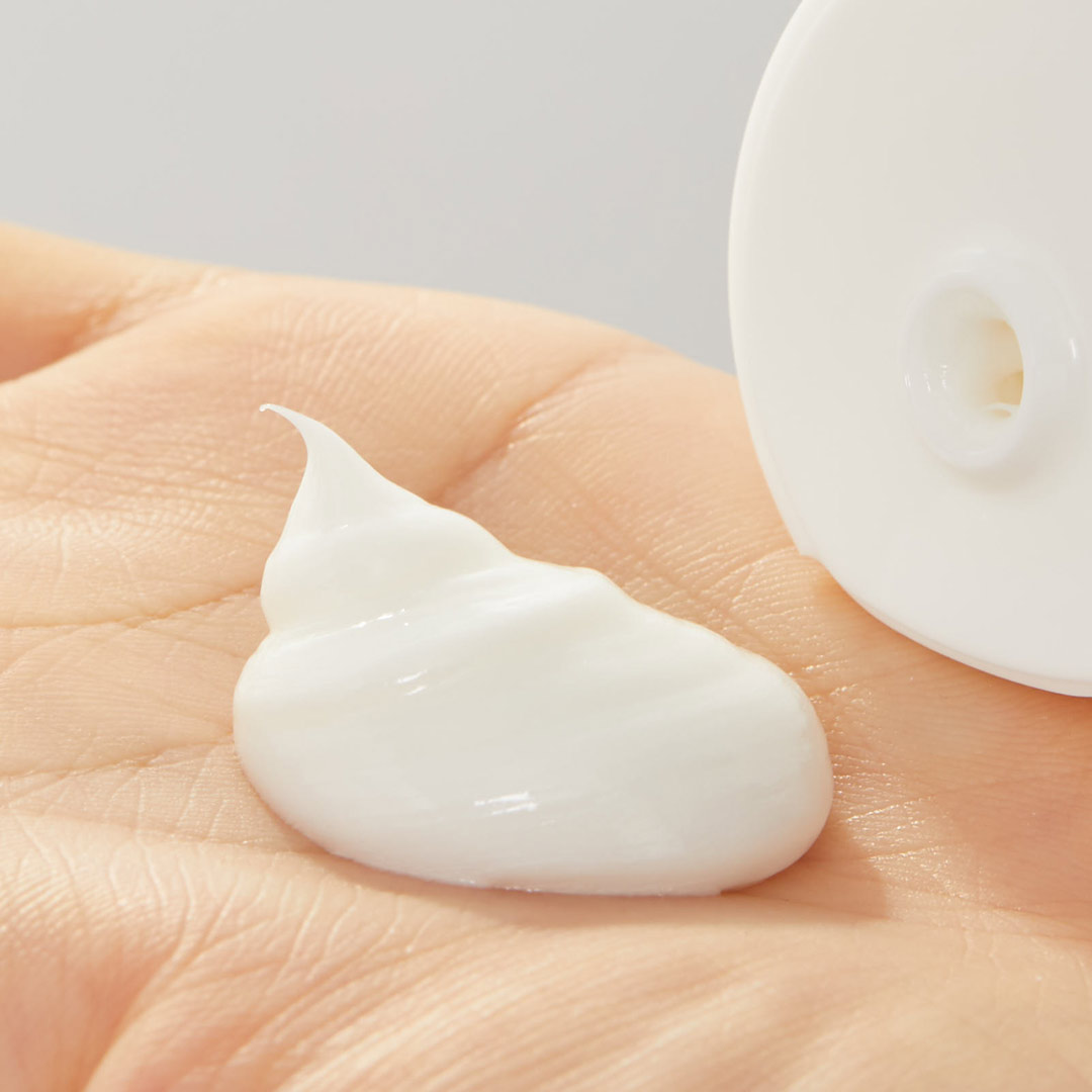 Sữa Rửa Mặt Chifure Cleansing Foam Moisture giúp làm sạch da dịu nhẹ trong khi vẫn giữ lại độ ẩm cần thiết cho da.