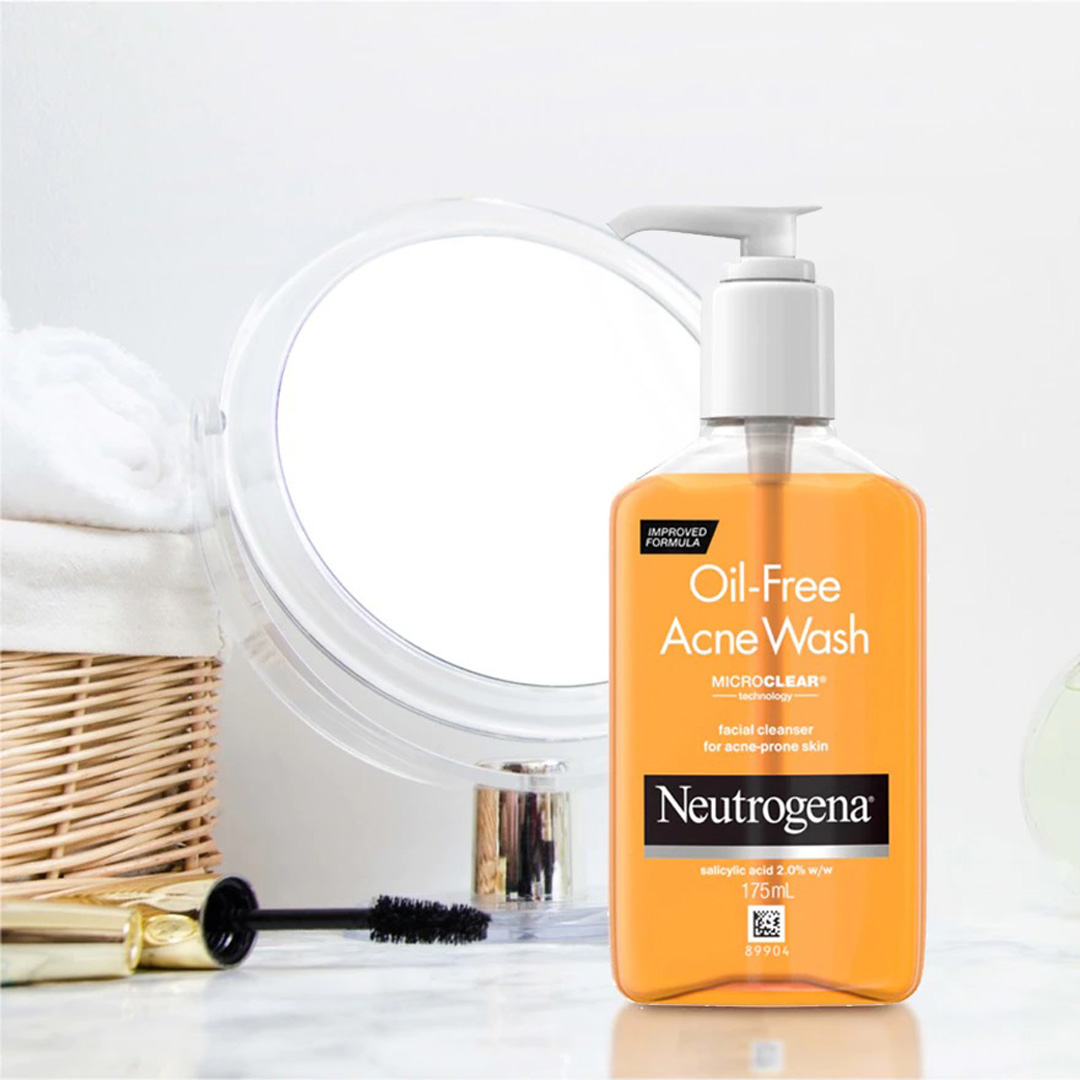 Sử dụng Neutrogena Oil-Free Acne Wash đều đặn hàng ngày sẽ giúp giảm lượng dầu thừa