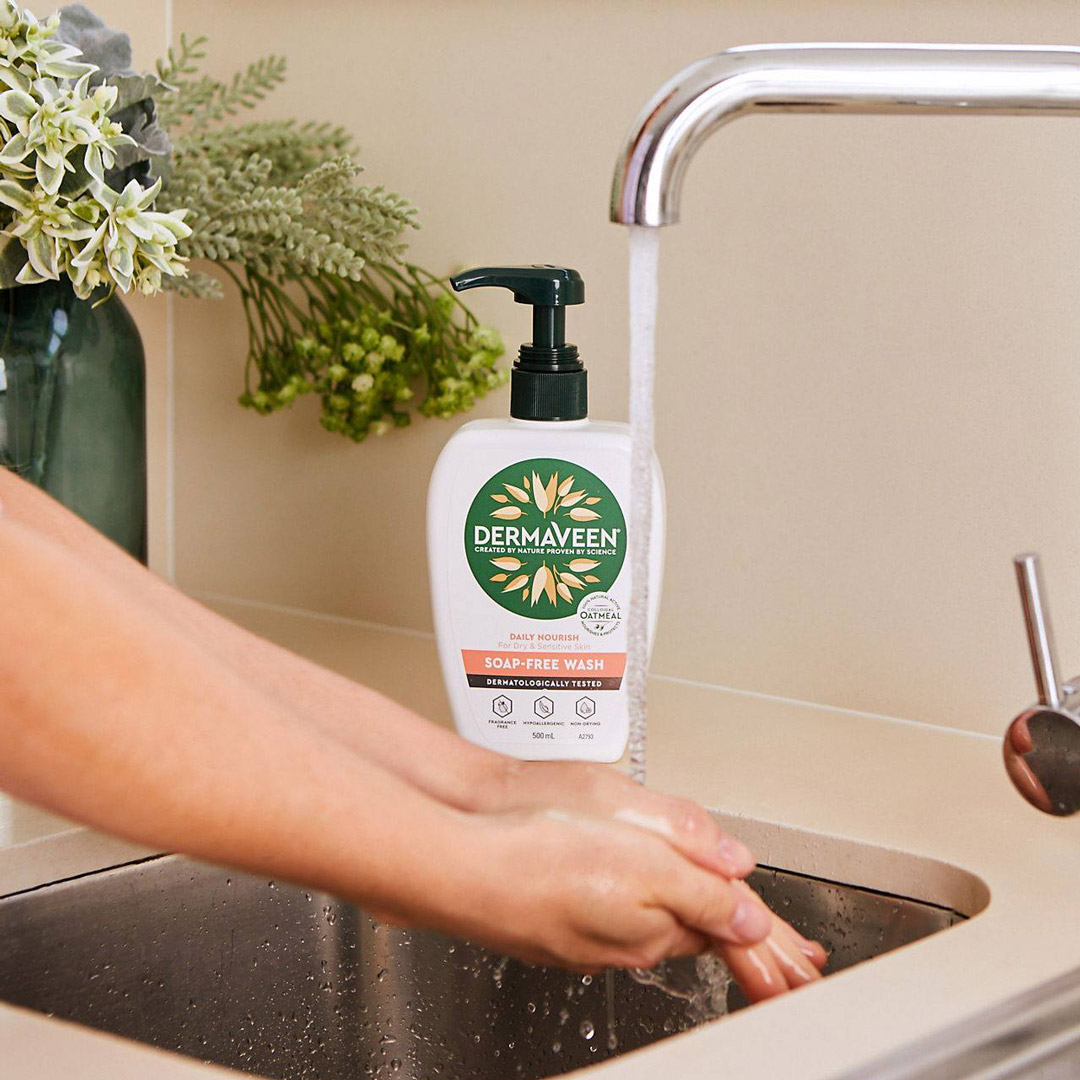 Sữa Tắm DermaVeen Soap Free Wash chiết xuất keo yến mạch tự nhiên giúp làm dịu da nhạy cảm.