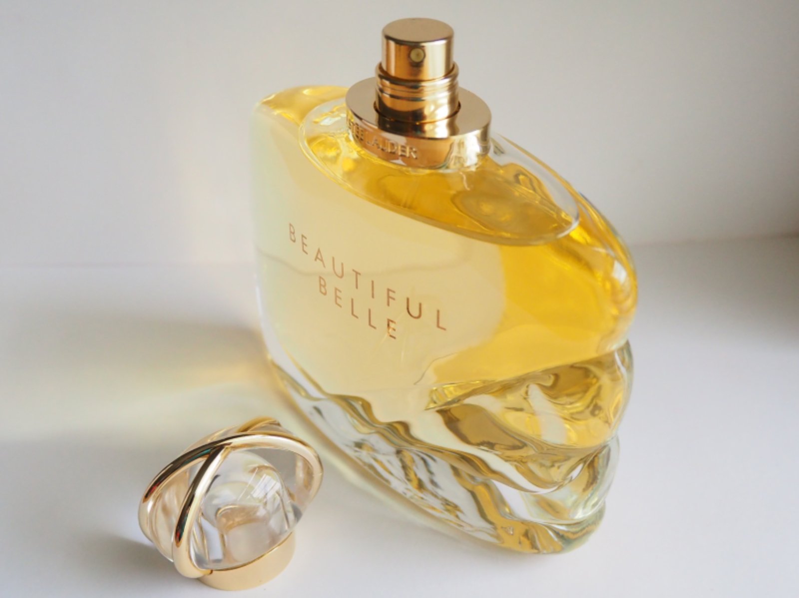 Beautiful отзывы. Духи Белль Эсте лаудер. Estee Lauder Parfum beautiful Belle. Эстель лаудер бьютифул Бель. Духи Эсте лаудер Белле.