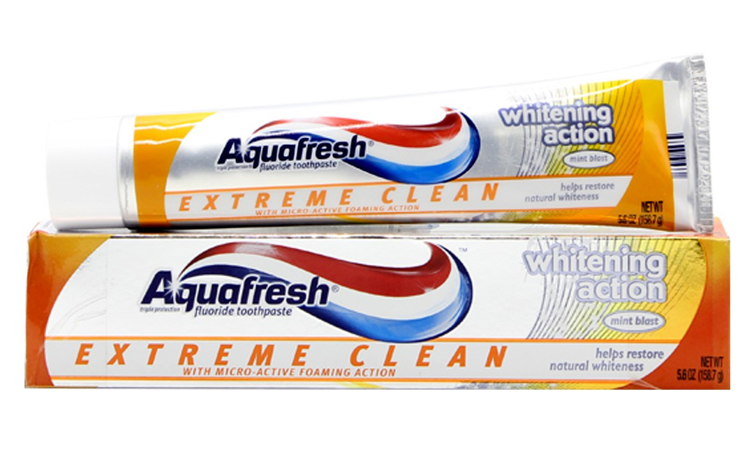 Kem Đánh Răng Aquafresh Extreme Clean Whitening Action 158.7g